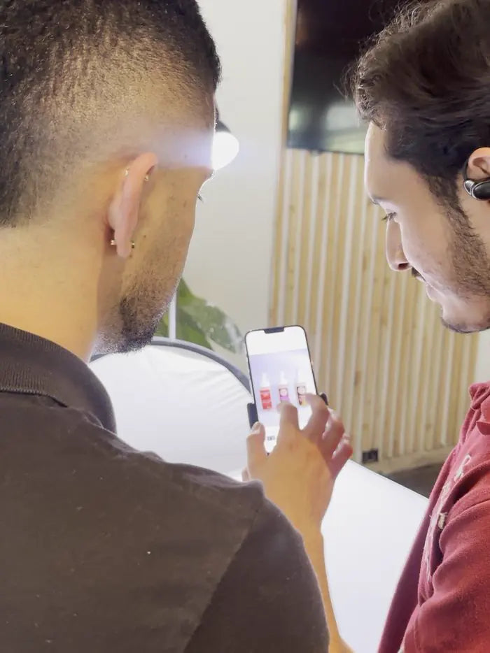 Revisando contenido en el celular